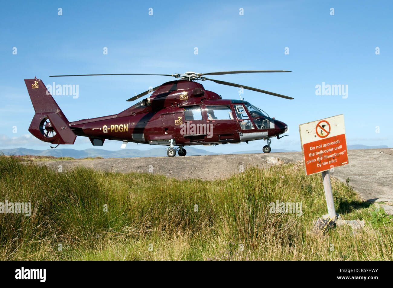 Hubschrauberlandeplatz mit Dauphin betrieben von PDG auf Rona in der Nähe von Skye, Schottland Stockfoto