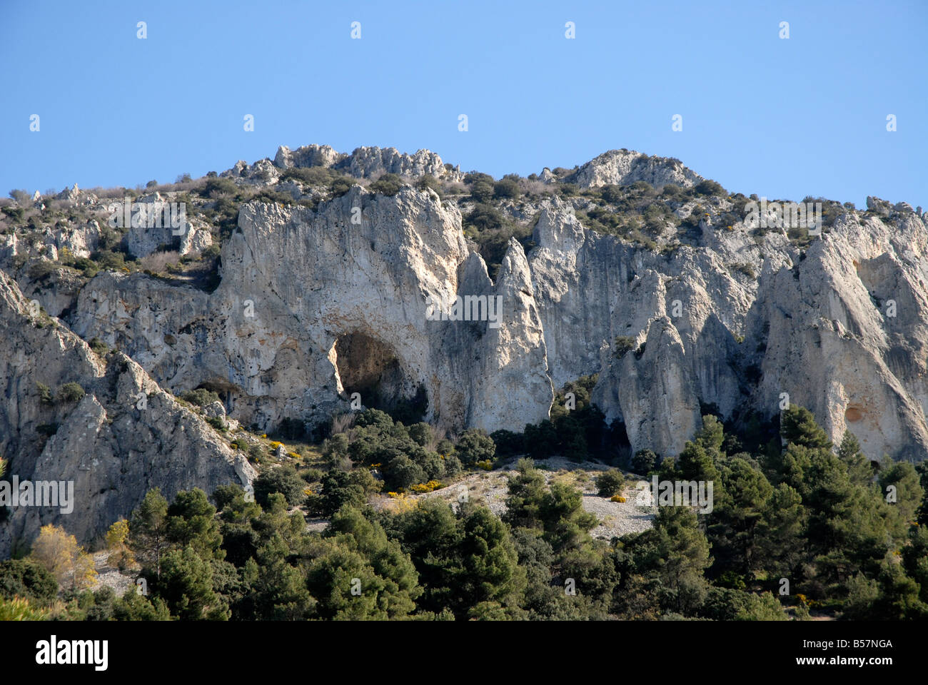 rock Rock Fenster und Els Frares Zinnen, Comtat, Provinz Alicante, Comunidad Valenciana, Sierra de Serrella, Spanien Stockfoto