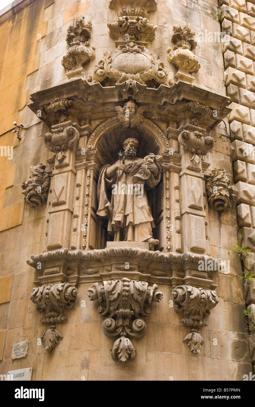 Statue außerhalb Eglesia de Betlem Kirche in El Raval in Barcelona-Spanien-Europa Stockfoto