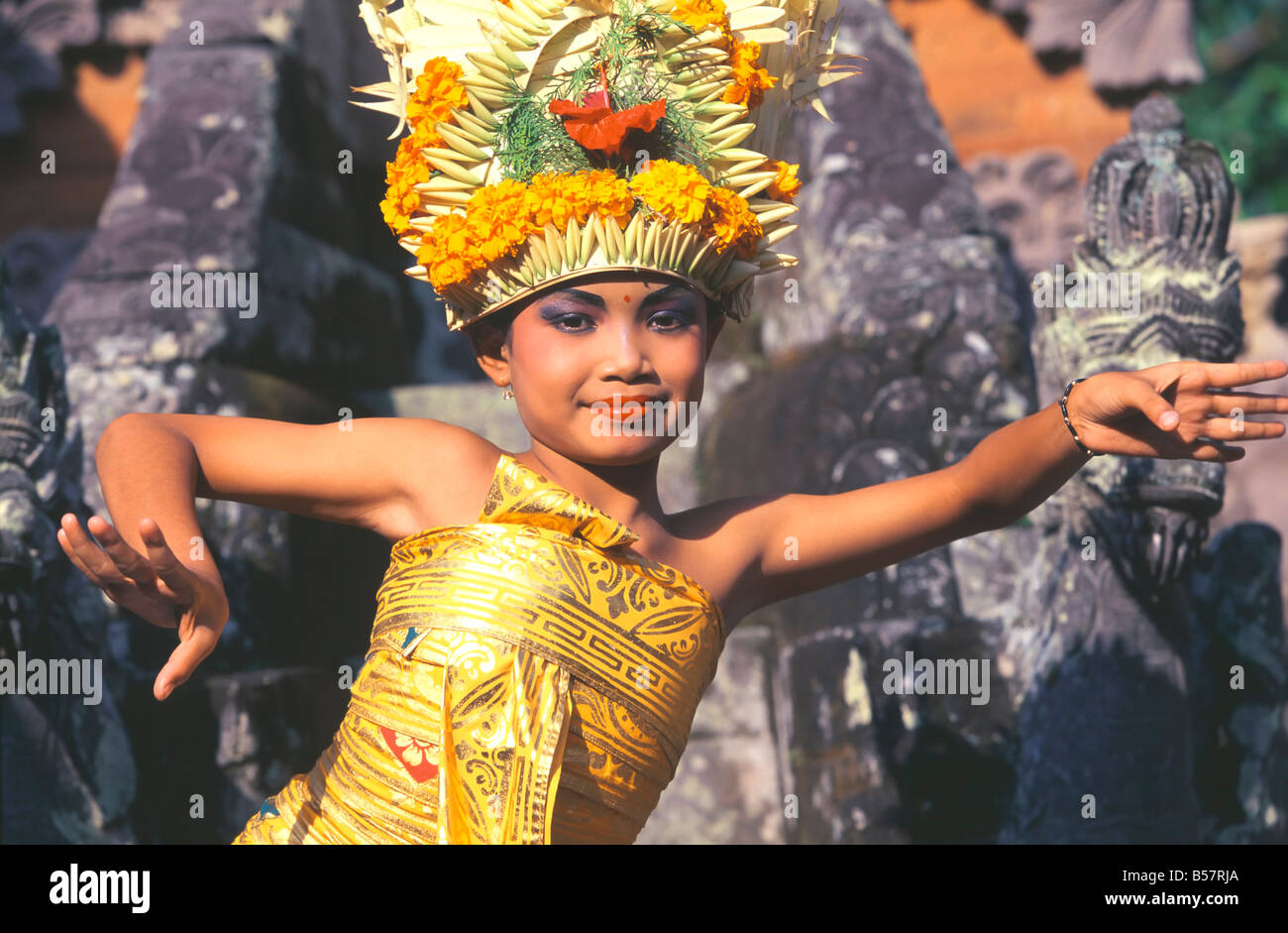 Legong Tänzerin in Aktion Lächeln, Bali, Indonesien, Südostasien, Asien Stockfoto