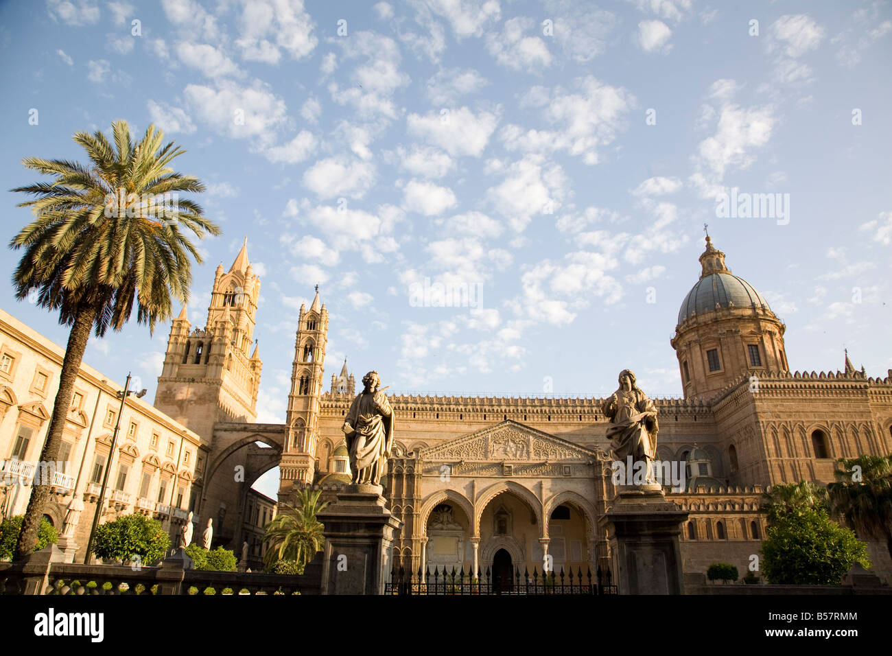Kathedrale und den Bischofspalast, Palermo, Sizilien, Italien, Europa Stockfoto