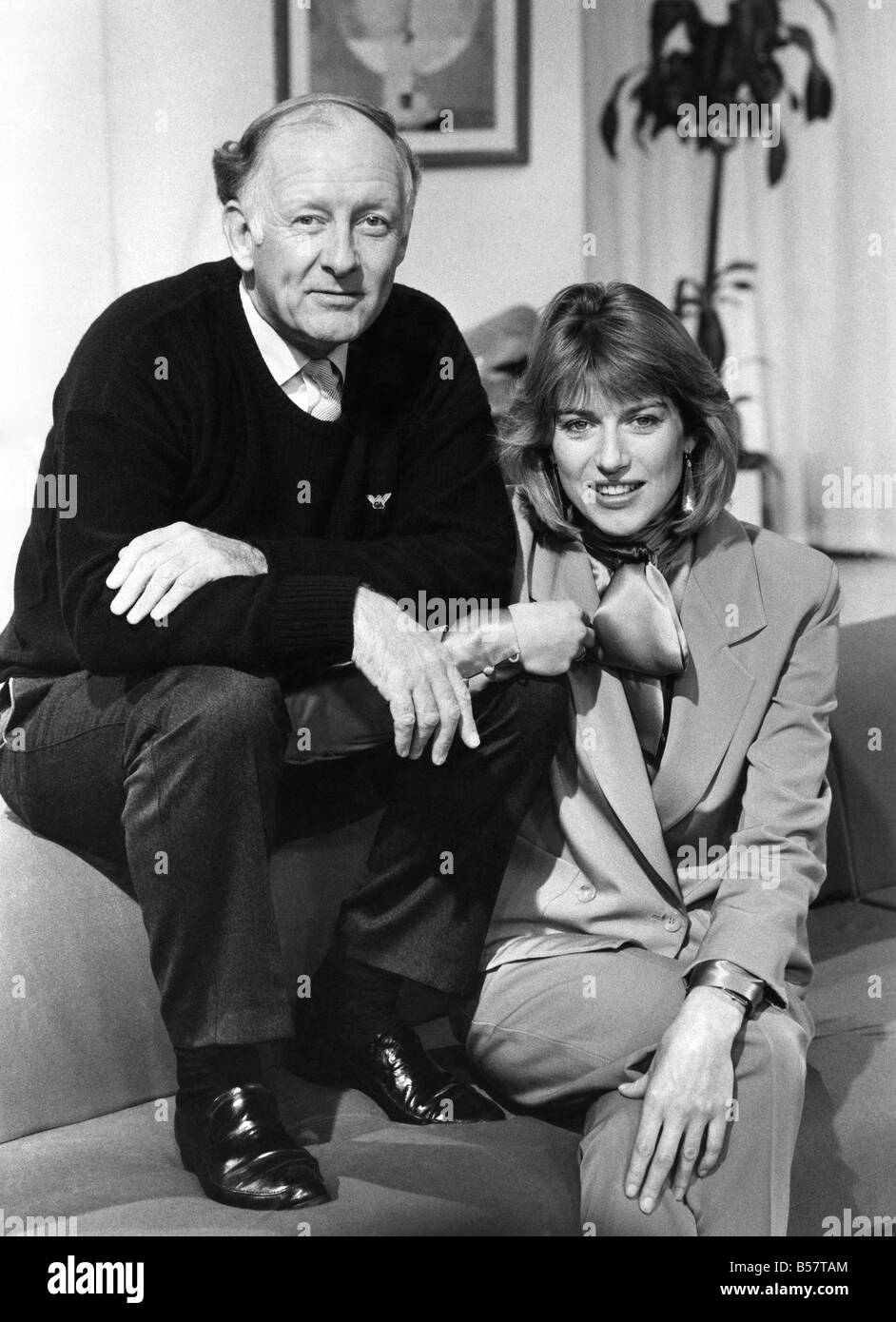 Die BBC aufgereiht ihr Team für das neue Frühstück TV-Show, die im Januar eröffnet. ; Zwei der Referenten sind Frank Bough und Selina Scott; Dezember 1982; P003846 Stockfoto