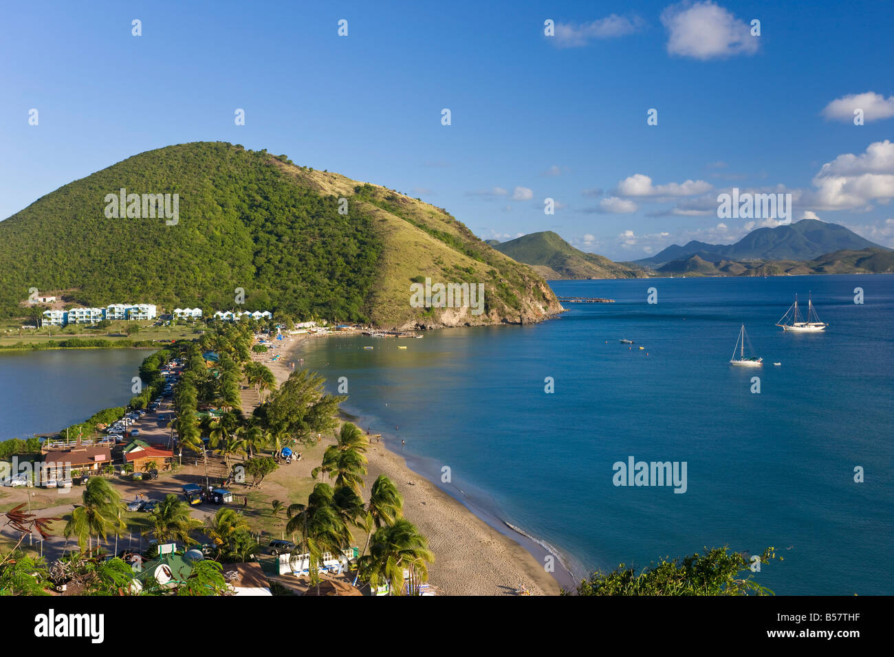 Erhöhten Blick über Frigate Bay Beach, Frigate Bay, St. Kitts, Leeward-Inseln, West Indies, Karibik, Mittelamerika Stockfoto