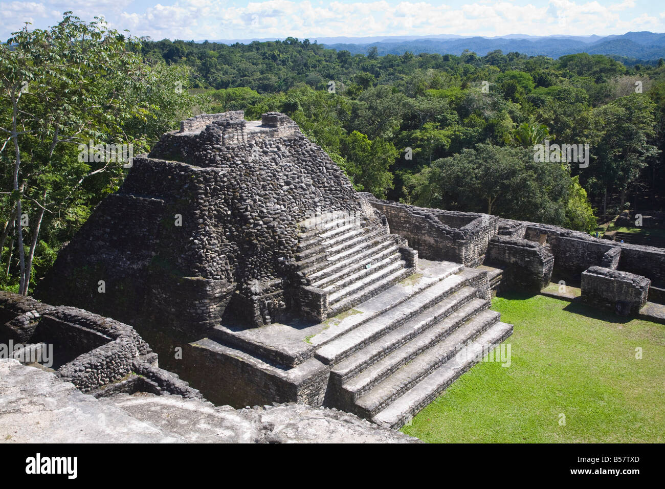 Plaza B Tempel, Maya-Ruinen, Caracol, Belize, Mittelamerika Stockfoto