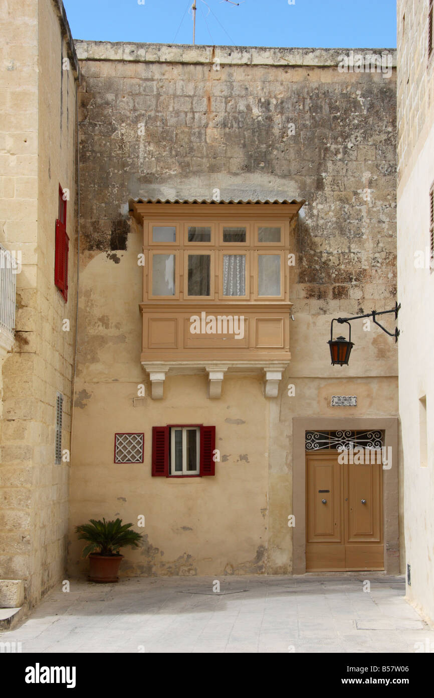 Ein Haus am Ende des "Street Magazine" in Mdina, Malta. Stockfoto