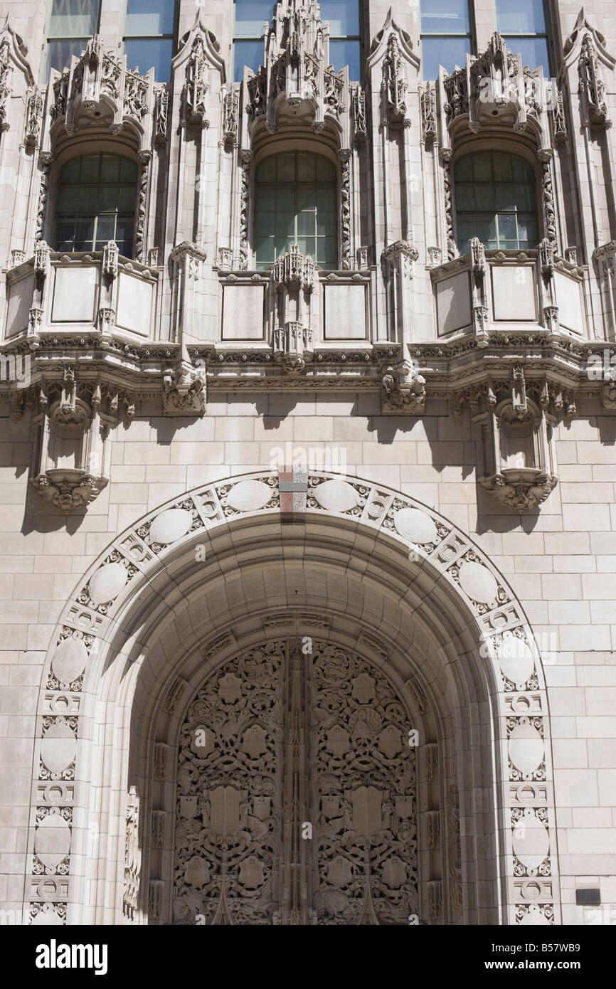Verzierten gotischen Stil Eingang in die Tribune Tower, Chicago, Illinois, Vereinigte Staaten von Amerika, Nord Amerika Stockfoto