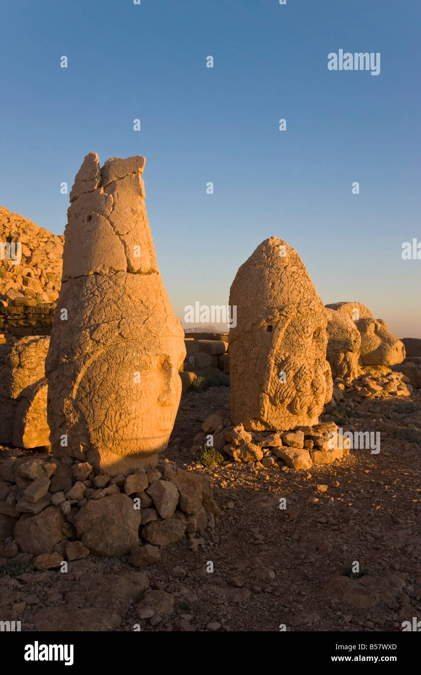 Alte geschnitzte Steinköpfe der Götter, Nemrut Dagi, auf dem Gipfel des Mount Nemrut, Anatolien, Türkei Minor Stockfoto
