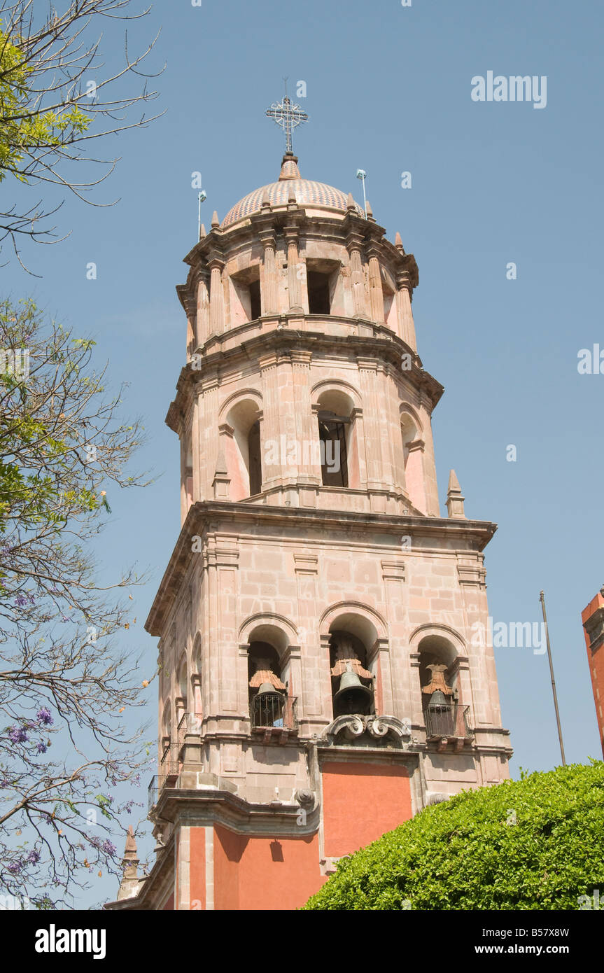 Turm der Kloster Kirche von San Francisco, Santiago de Querétaro (Querétaro), ein UNESCO-Weltkulturerbe, Queretaro Zustand Stockfoto