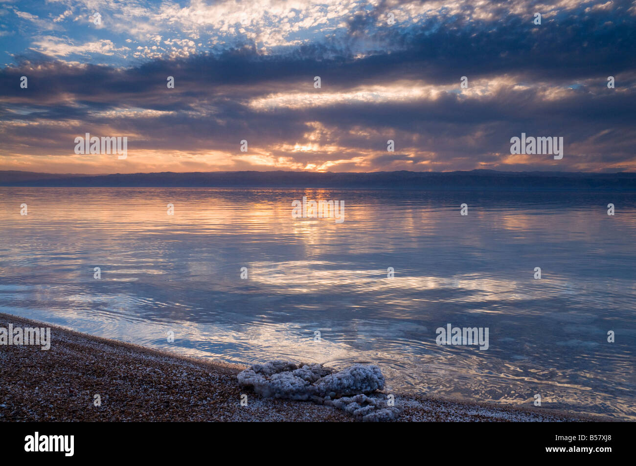 Das Tote Meer, mit Salzkristallen, Jordanien, Naher Osten Stockfoto