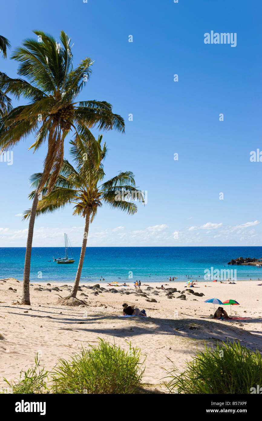 Anakena Strand, weißen Sandstrand der Insel, gesäumt von Palmen, Rapa Nui (Osterinsel), Chile, Südamerika Stockfoto