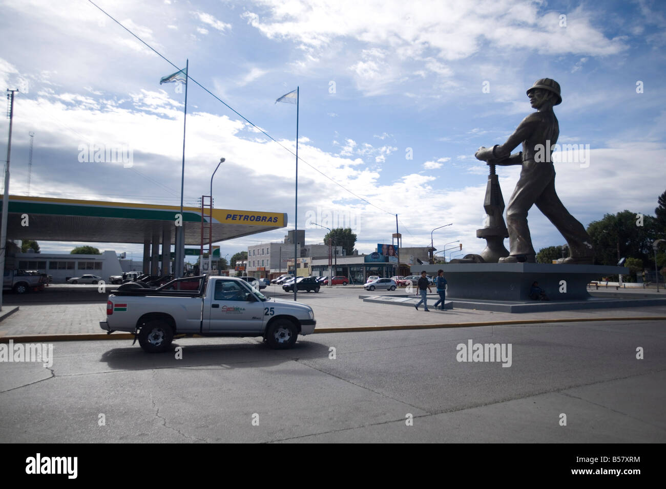 Statue zu Ehren der Ölindustrie und Arbeiter der Caleta Olivia, Santa Cruz, Argentinien, Argentinien, Südamerika Stockfoto