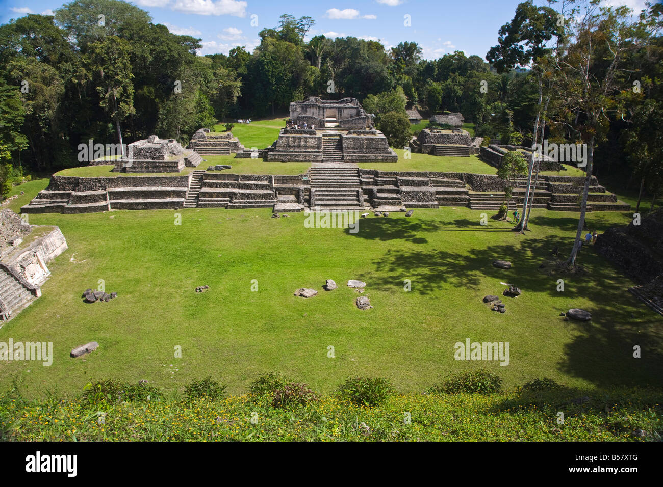 Plaza A, Struktur-A6 (Tempel der hölzernen Lintel), eines der ältesten Gebäude im Caracol, Caracol Ruinen, Belize Stockfoto