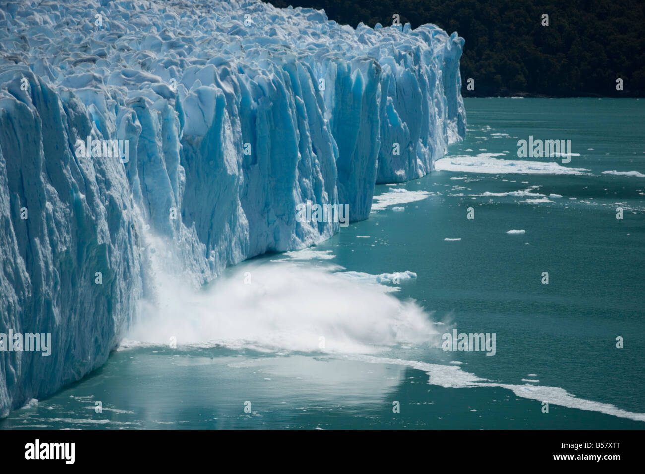 Kalbende Gletscher Perito Moreno Gletscher, Nationalpark Los Glaciares, UNESCO-Weltkulturerbe, Santa Cruz, Argentinien Stockfoto