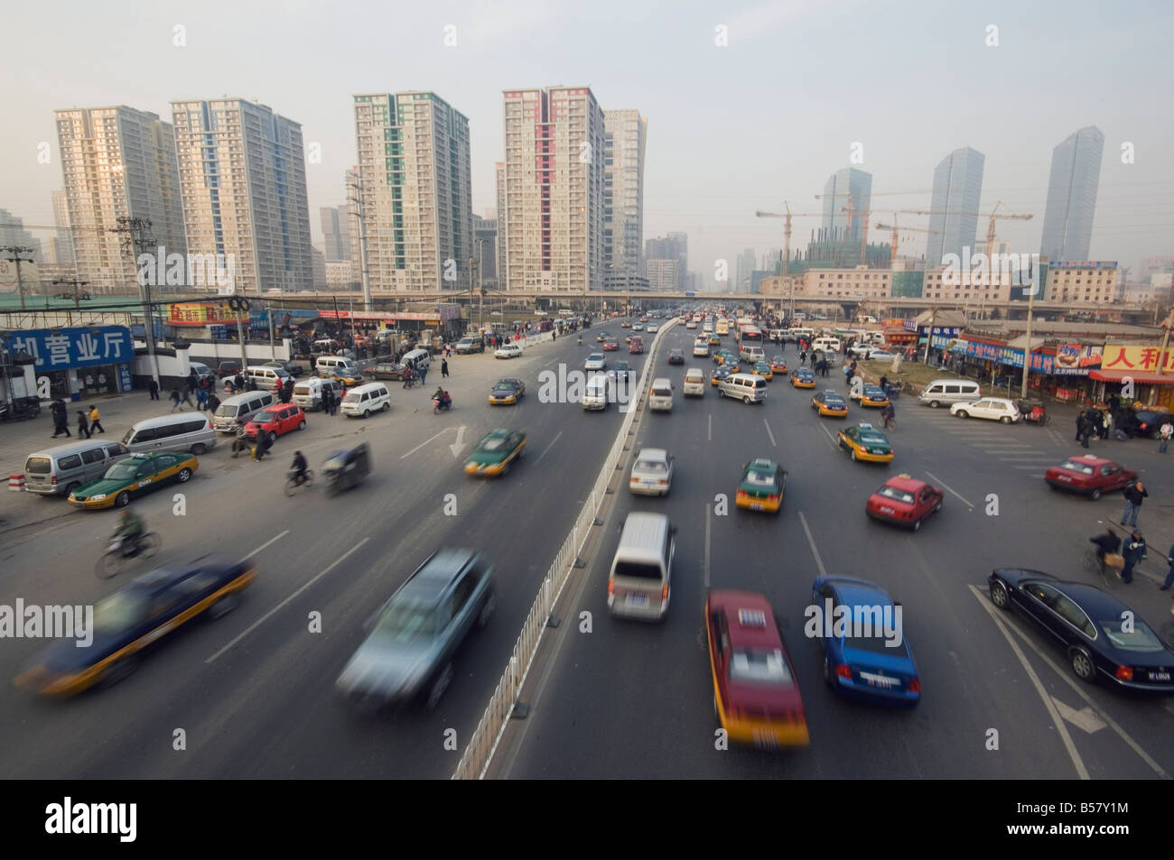 Verkehr in das CBD Business Viertel, Guomao, Peking, China, Asien Stockfoto