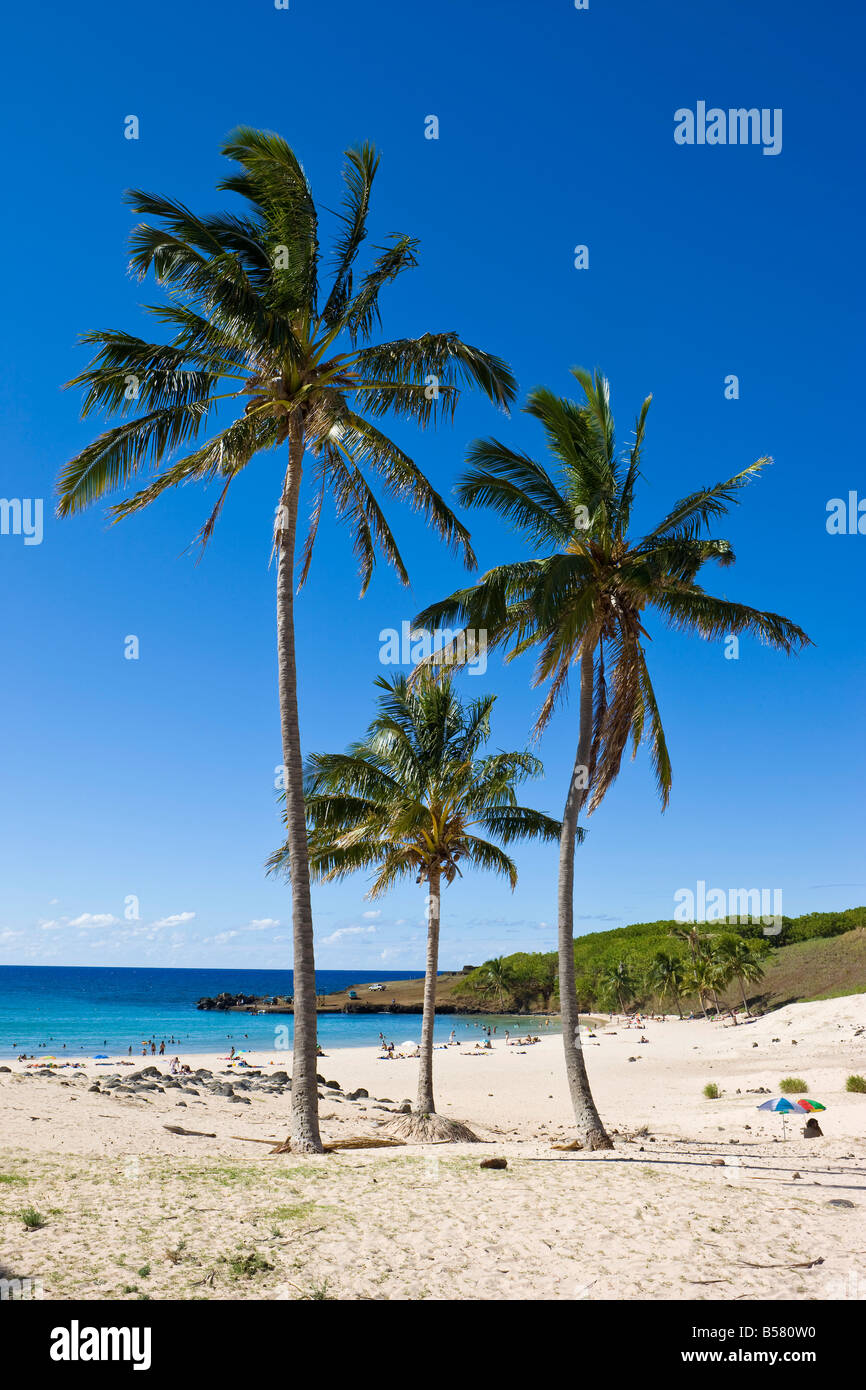 Anakena Strand, weißen Sandstrand der Insel, gesäumt von Palmen, Rapa Nui (Osterinsel), Chile, Südamerika Stockfoto