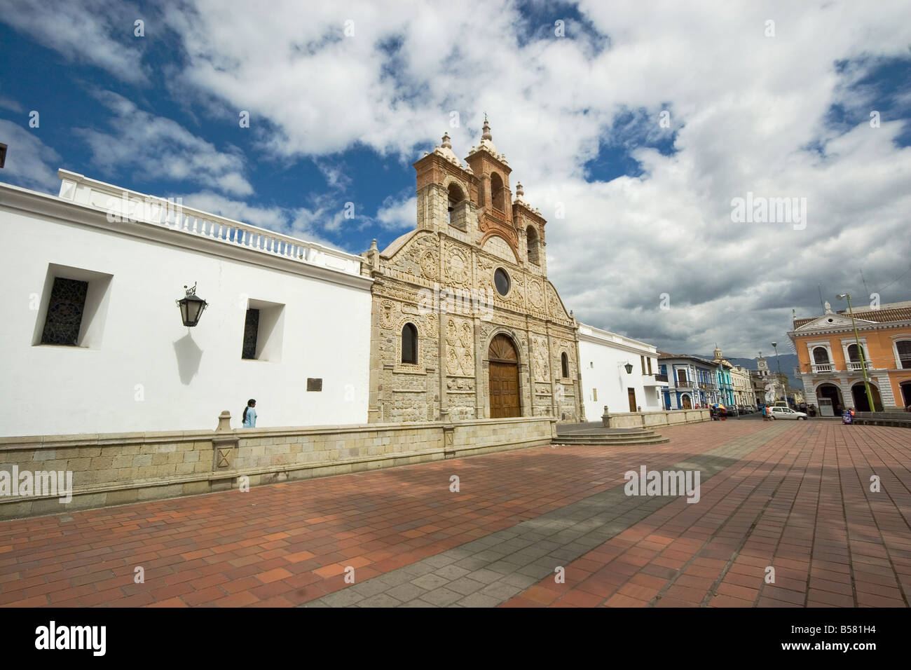 Barocke Mestizen Kalkstein Fassade des Doms in diesem Kolonialstil, Riobamba, Provinz Chimborazo, Ecuador Stockfoto
