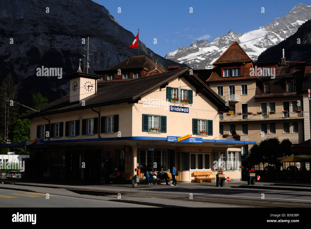 Railway Station und Hotel, Grindelwald, Bern, Schweiz, Europa Stockfotografie Alamy