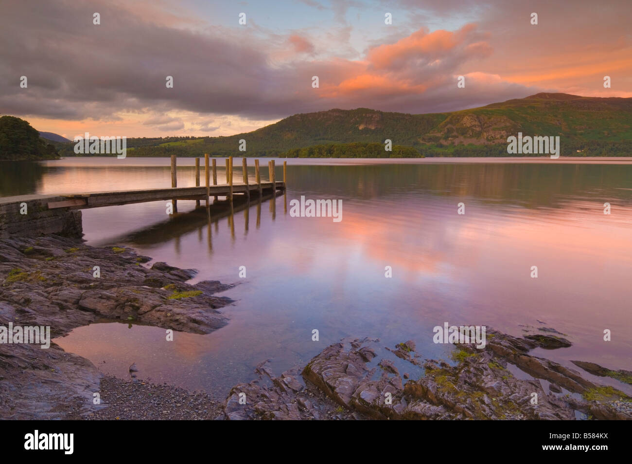 Sonnenuntergang, Hawes Ende Anlegestelle Landungsbrücken, Derwent Water, Lake District, Cumbria, England, Vereinigtes Königreich, Europa Stockfoto