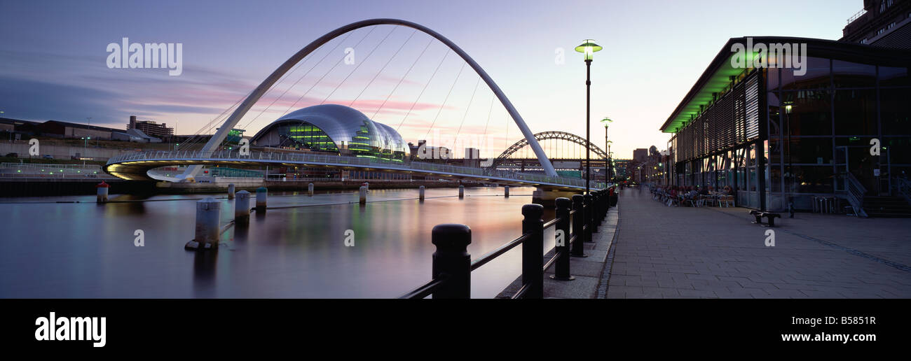 Millennium Bridge, Tyne Bridge und Salbei Music Hall, Kai, Fluss Tyne, Newcastle Upon Tyne, Tyne and Wear, England Stockfoto