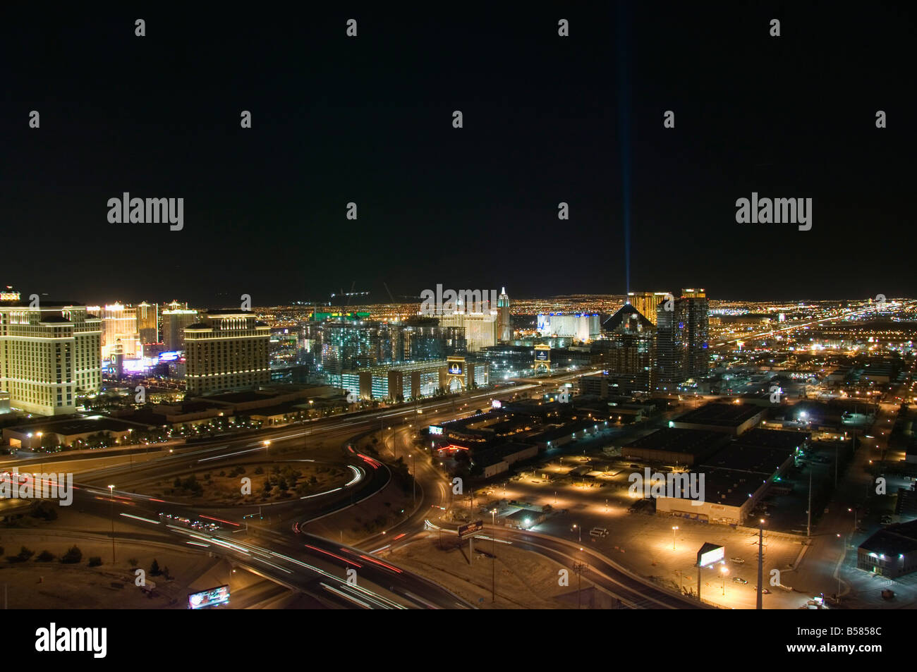 Blick auf Las Vegas Strip bei Nacht von Voodo Bar im Rio Hotel, Las Vegas, Nevada, Vereinigte Staaten von Amerika, Nordamerika Stockfoto