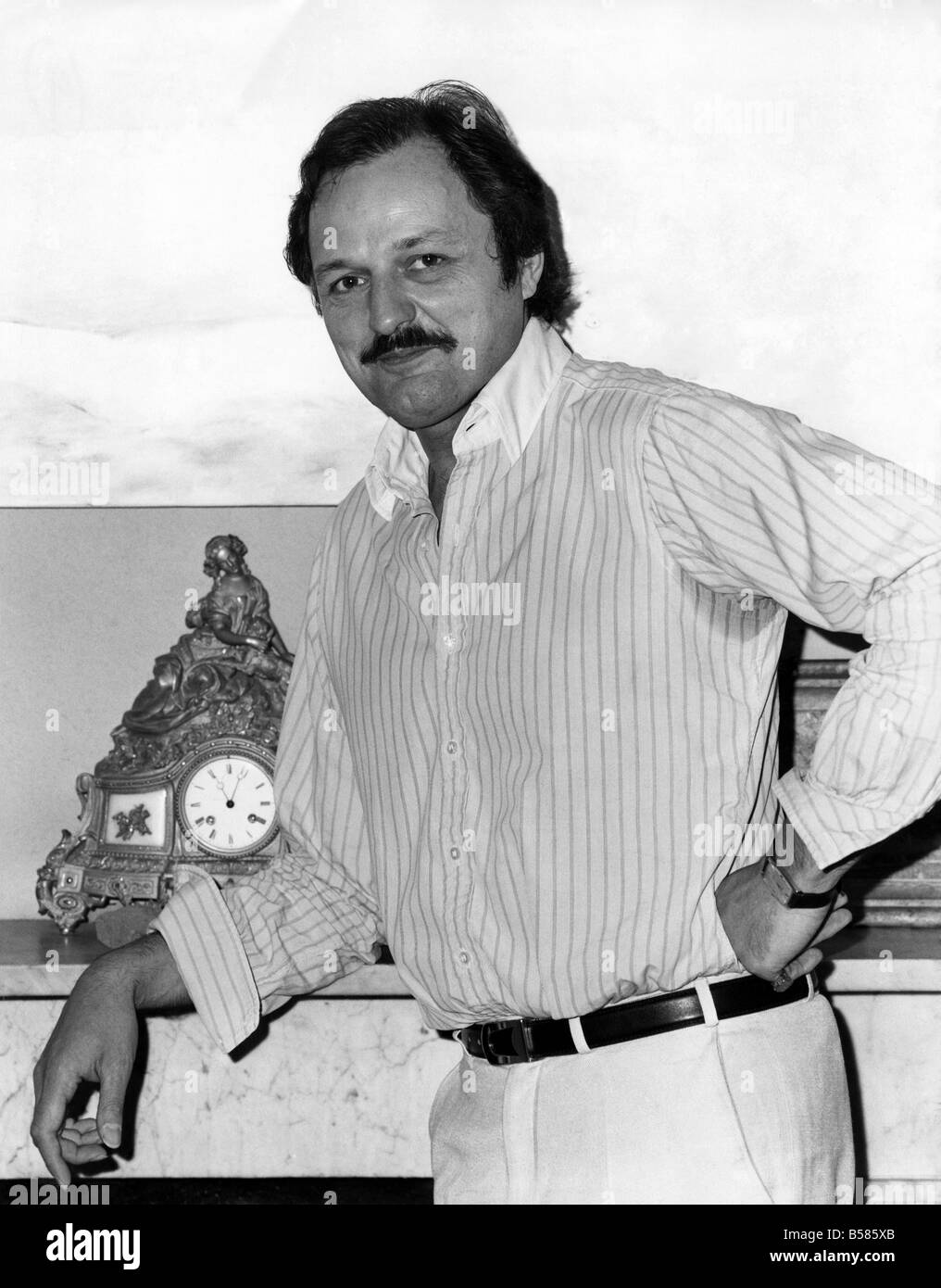 Schauspieler Peter Bowles in seinem Haus in Hammersmith. Juni 1980