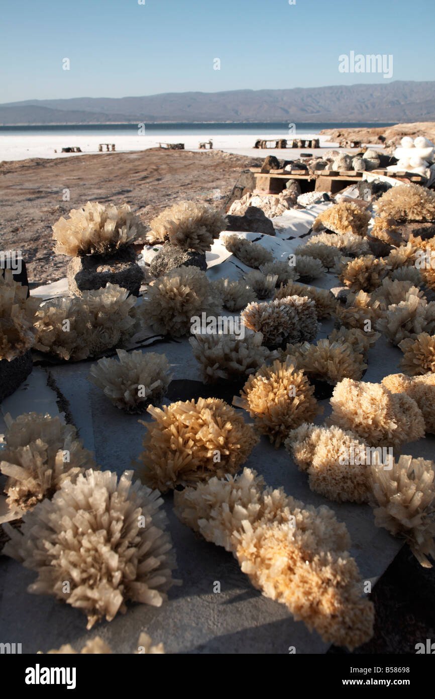 Touristische Souvenirs zum Verkauf an Lac Assal, der tiefste Punkt auf dem afrikanischen Kontinent, Dschibuti Stockfoto