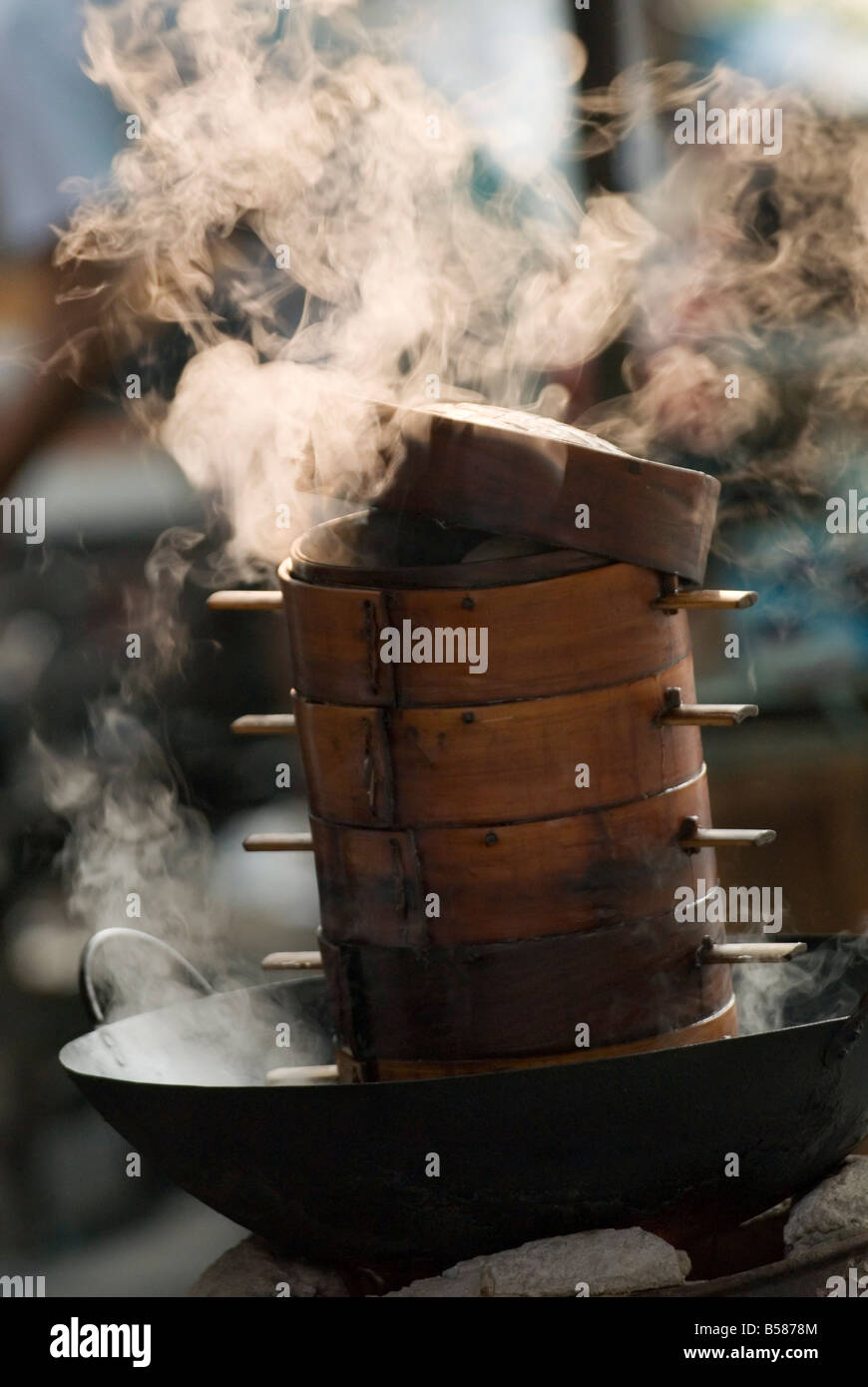 Dämpfen Körbe auf Wok, Leshan, Sichuan, China, Asien Stockfoto
