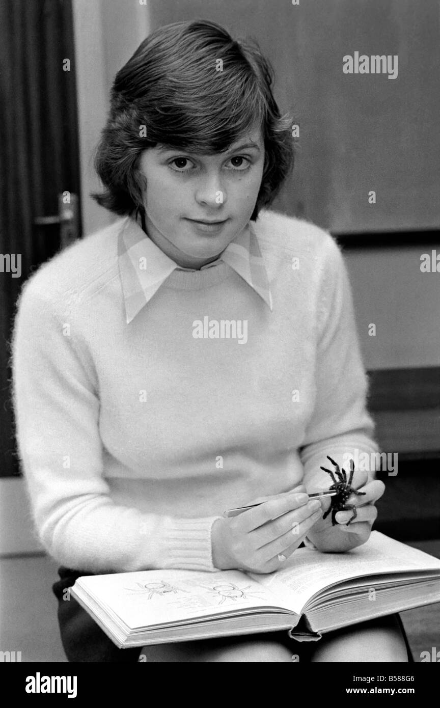 Mädchen mit Spider: seltene Vogel: Jane Berry, 17. Jane Studien einen tropischen Vogel, Spider, der Typ ist sie wahrscheinlich begegnen in Essen Stockfoto