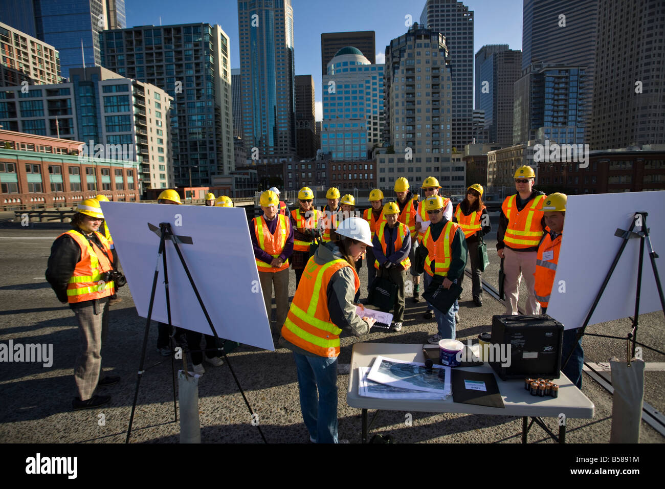 Washington State Department of Transportation Arbeitnehmer führen eine halbjährliche Kontrolle des Alaskan Way Viaduct Stockfoto