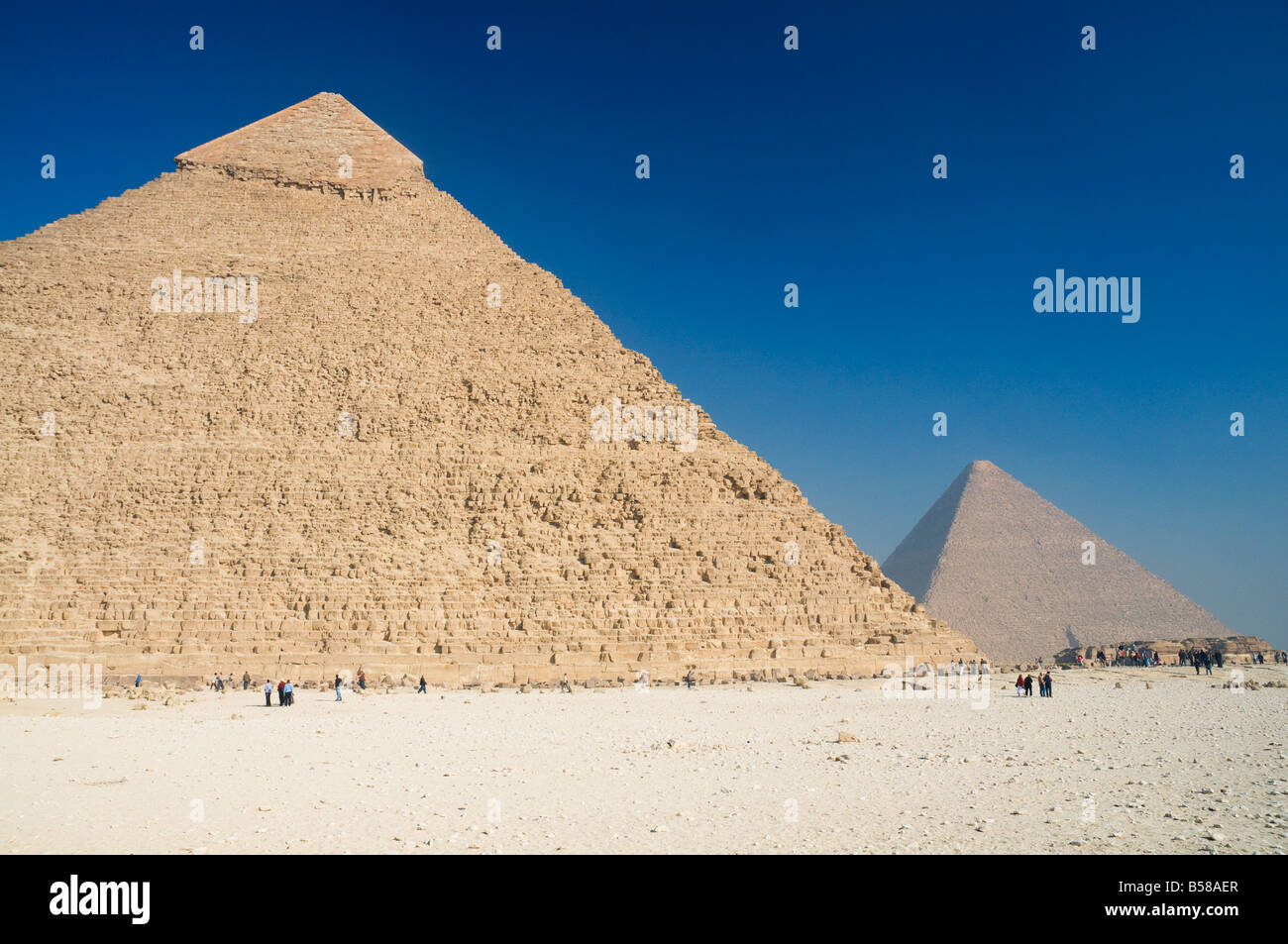 Die Pyramide von Khafre (Chephren) und die große Pyramide von Khufu (Cheops) in den Hintergrund, Gizeh, Ägypten, Nordafrika, Afrika Stockfoto
