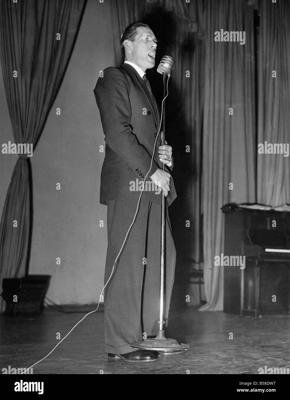 Ted Ditchburn, Tottenham Torhüter bei Clubland, einem Club in Südlondon. März 1954 P007033 Stockfoto