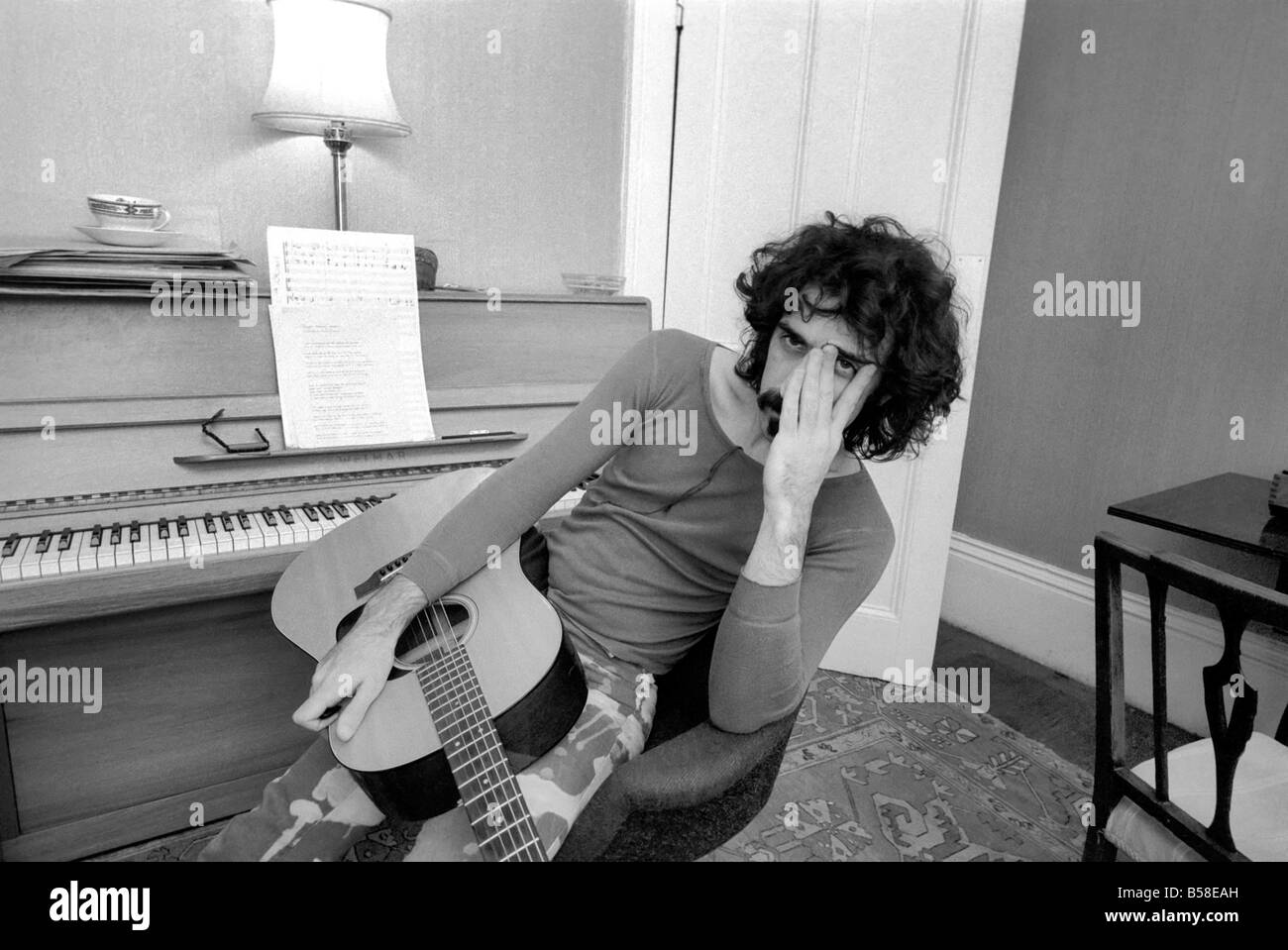 Frank-Zappa-Komponist und Musiker, die hier zu Hause zu sehen. Januar 1971 71-00141-001 Stockfoto