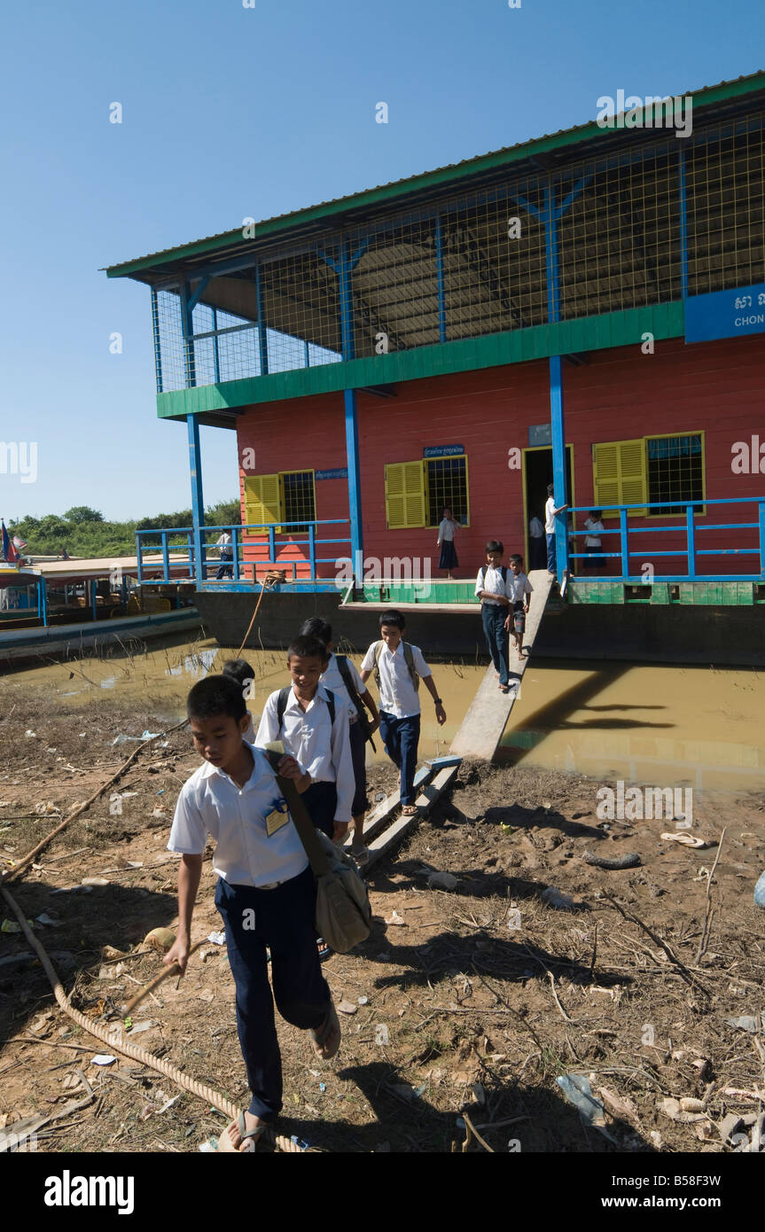 Schwimmende Schule, Tonle Sap See, in der Nähe von Südost-Asien, Indochina, Siem Reap, Kambodscha Stockfoto
