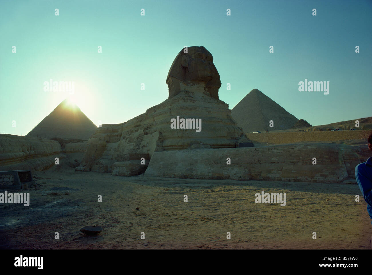 Die Sphinx und die Pyramiden von Gizeh zum UNESCO-Weltkulturerbe in der Nähe von Kairo Ägypten Nordafrika Afrika Stockfoto
