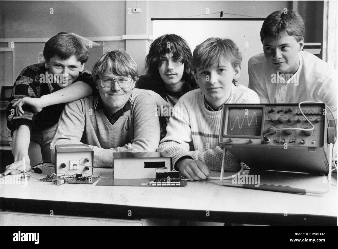 Auszubildende bei der I-Tech-Abteilung der britischen Werften Ausbildungsbetrieb in Hebburn l R Peter Lewis Martin Ainscow Chris Beard Paul Arnott und David Hogg Stockfoto