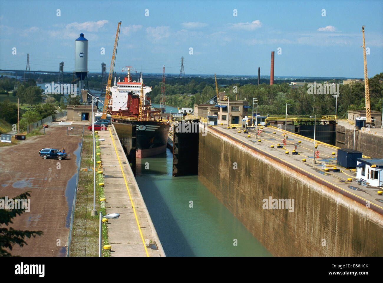 Welland Ship Canal unteren Schloss zwischen Seen Ontario und Erie Ontario Kanada Nordamerika Stockfoto