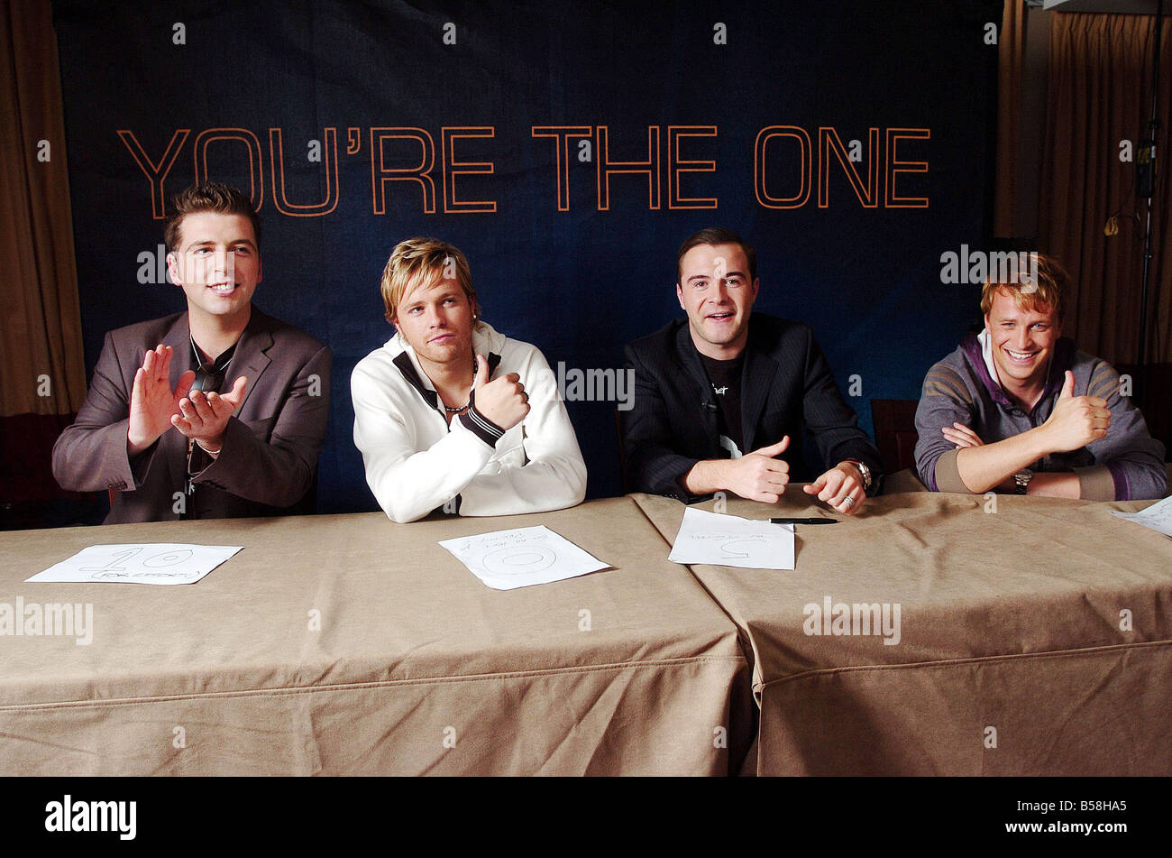 Irische pop-Gruppe Westlife Vorsprechen für ein neues Mädchen für ihre nächsten Datensatz und video August 2004 03:00 aufnehmen Mädchen versuchen Sie ihr Glück für einen SPOT ON WESTLIFE S als nächstes Stockfoto