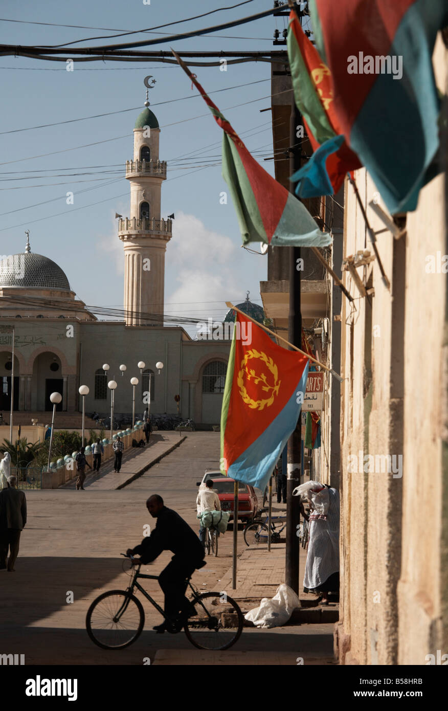 Nationalflaggen Adjorn die Straßen für Arbeiter Tag, Asmara, Eritrea, Afrika Stockfoto