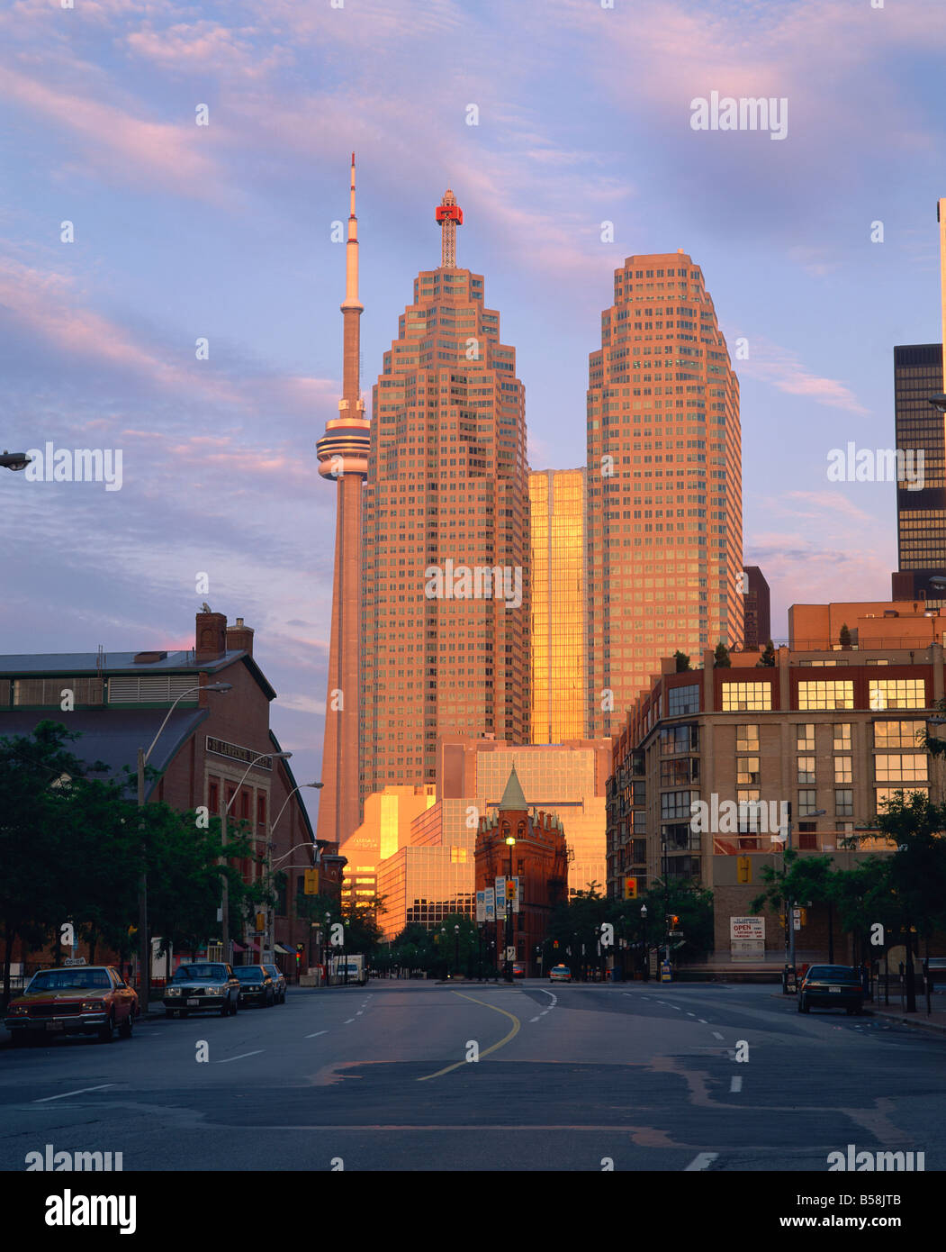C n Seoul Tower und Wolkenkratzer der Stadt-Zentrum in der Morgendämmerung Toronto Ontario Kanada R Rainford Stockfoto