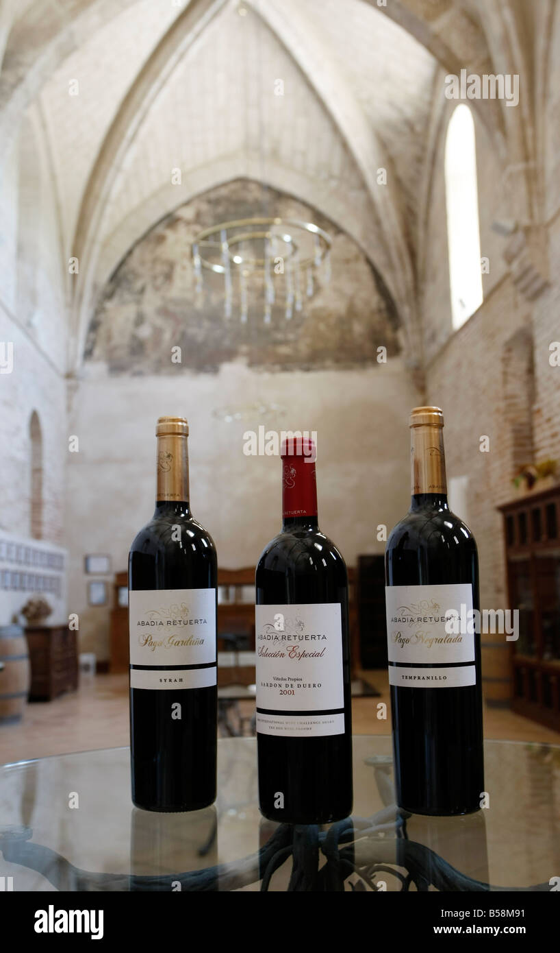 Flaschen Rotwein aus den Weinbergen Abadia Retuerta in Castilla y Leon Spanien Stockfoto