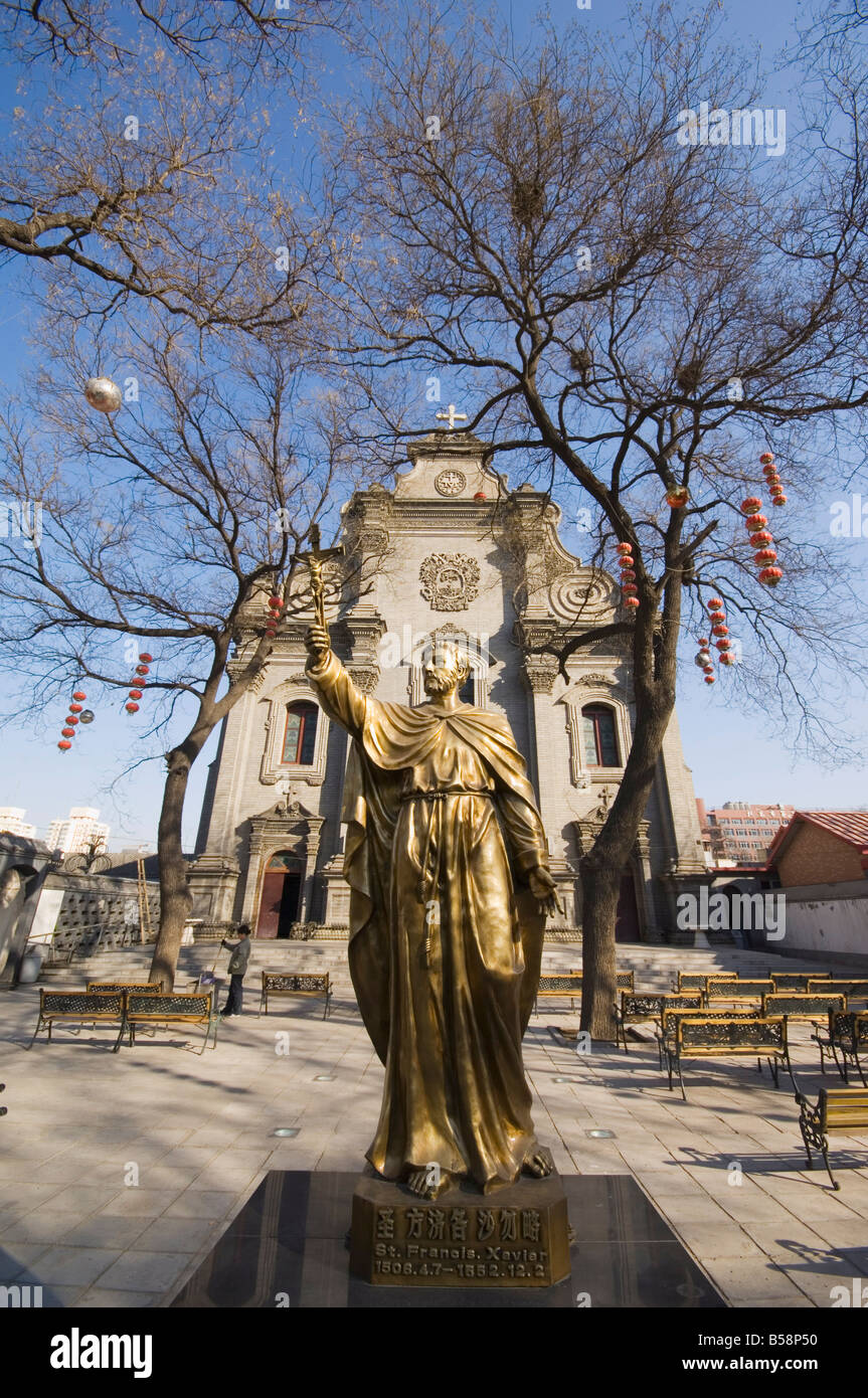 Statue des Hl. Franz Xaver im Süden katholische Kathedrale, Peking, China Stockfoto