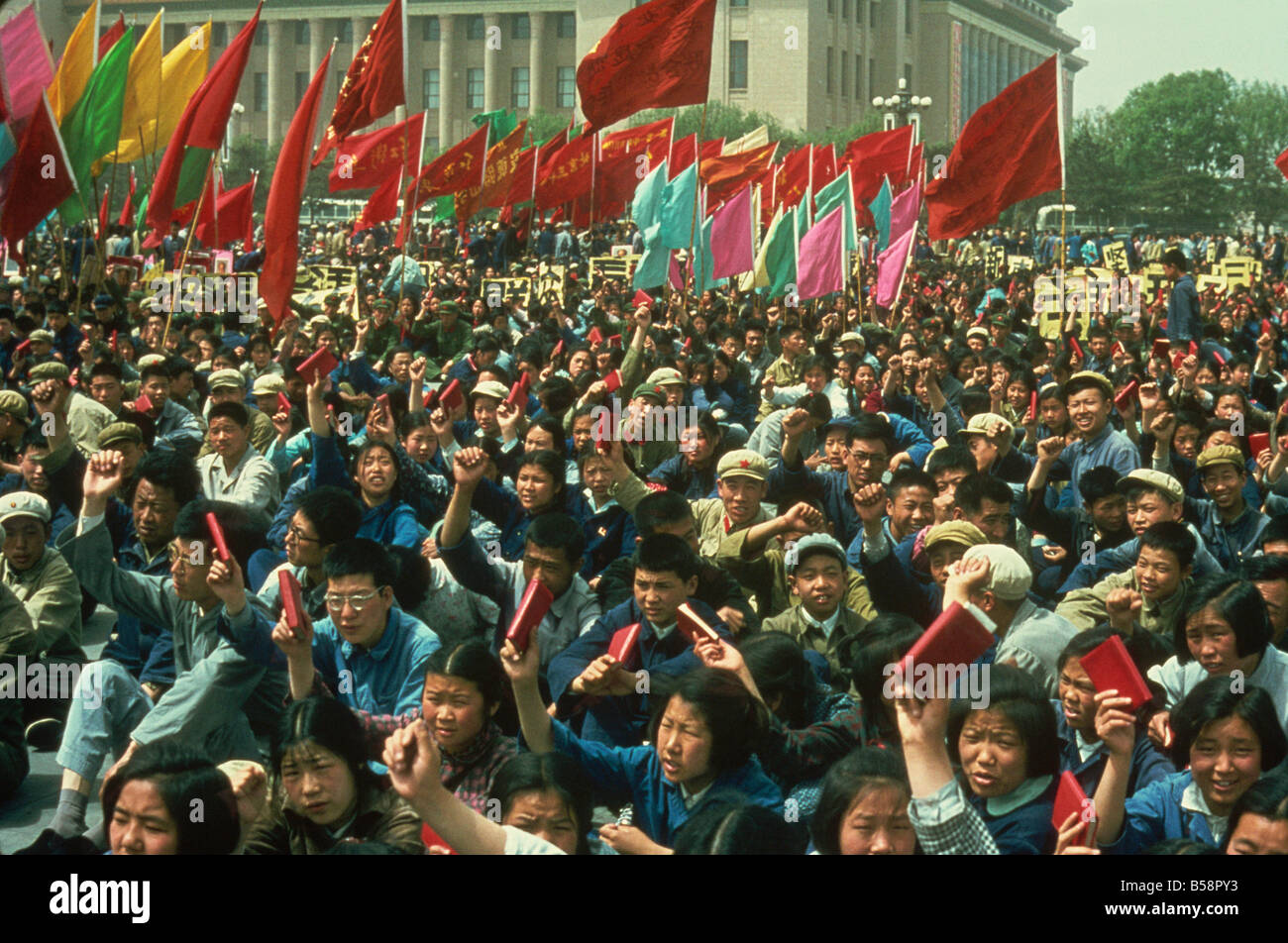 Demonstration auf dem Tiananmen-Platz während der Kulturrevolution 1967, Peking, China Stockfoto