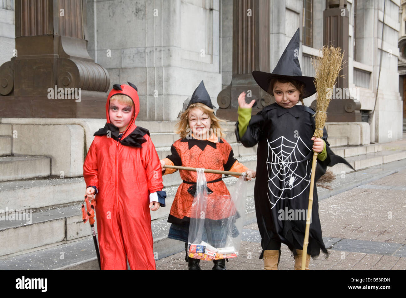 Kinder Halloween verkleidet Stockfoto