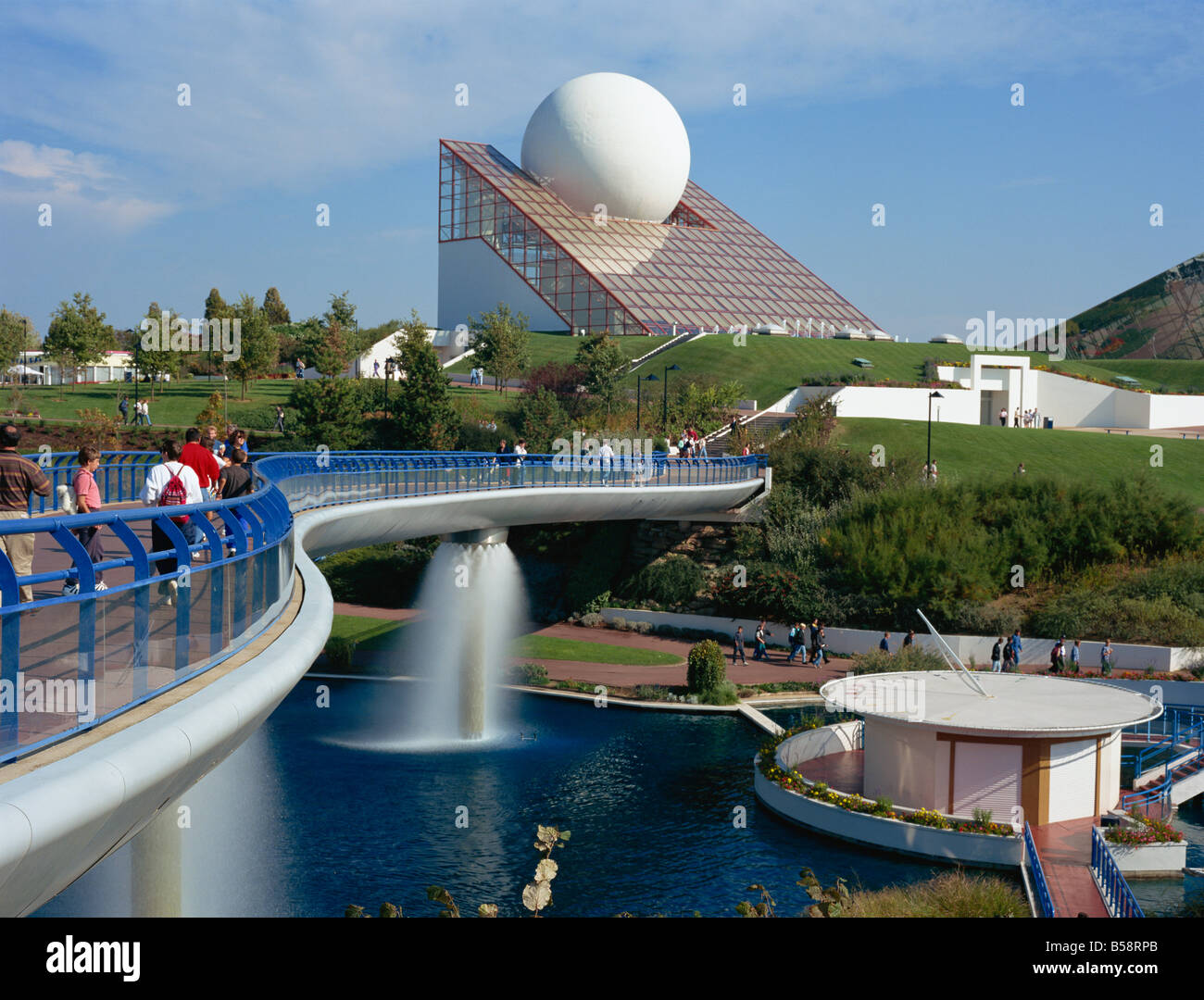 Moderne Architektur im Futuroscope, in der Nähe von Poitiers, Poitou-Charentes, Frankreich, Europa Stockfoto