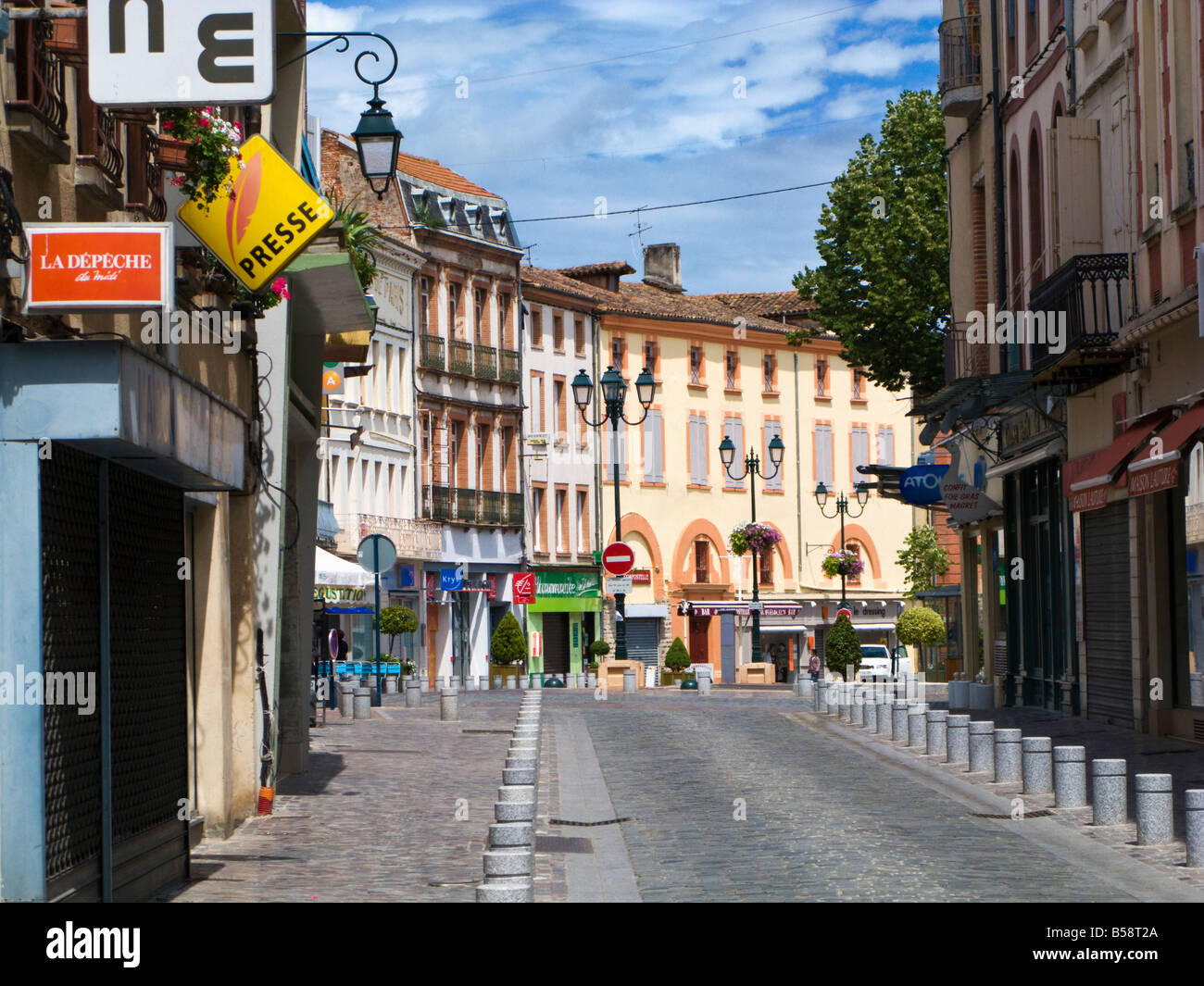 Französische Stadt Moissac in Tarn et Garonne, Frankreich, Europa, Straßenszene im Zentrum Stockfoto