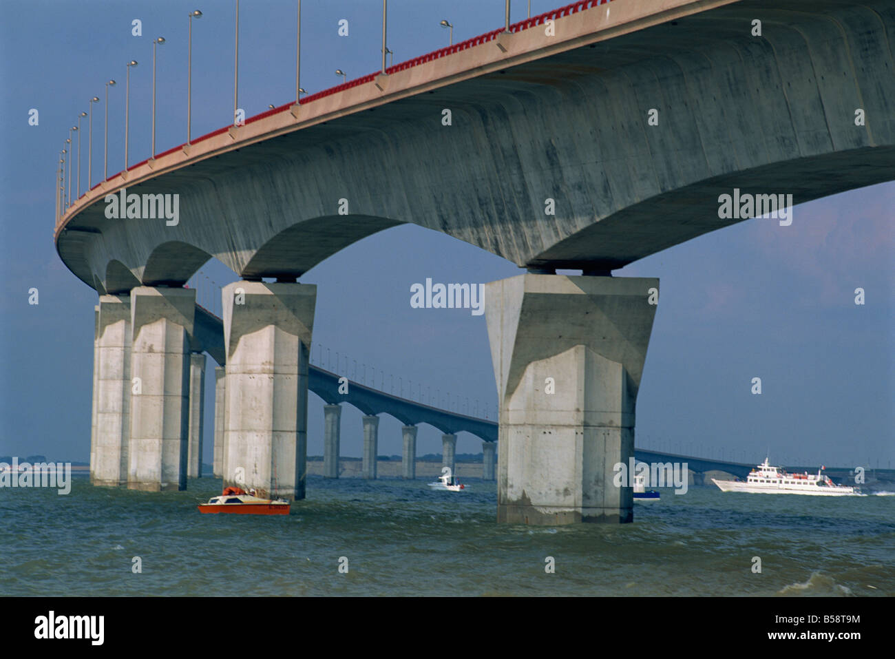 Brücke, Re Insel, Poitou-Charentes, Frankreich, Europa Stockfoto