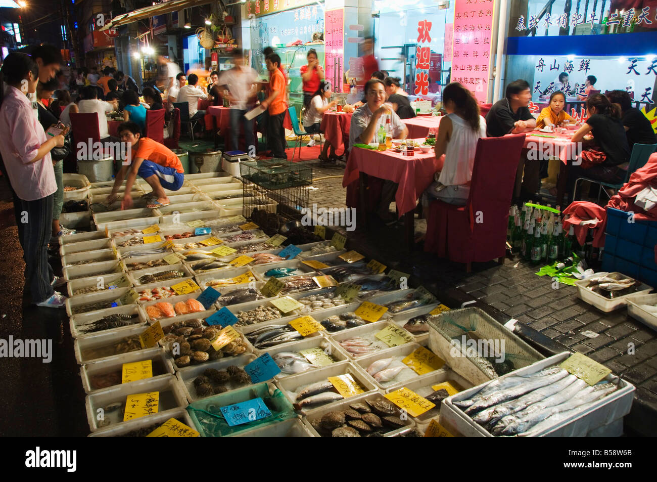Outdoor-Fisch Markt und Restaurants Bereich, Shanghai, China Stockfoto