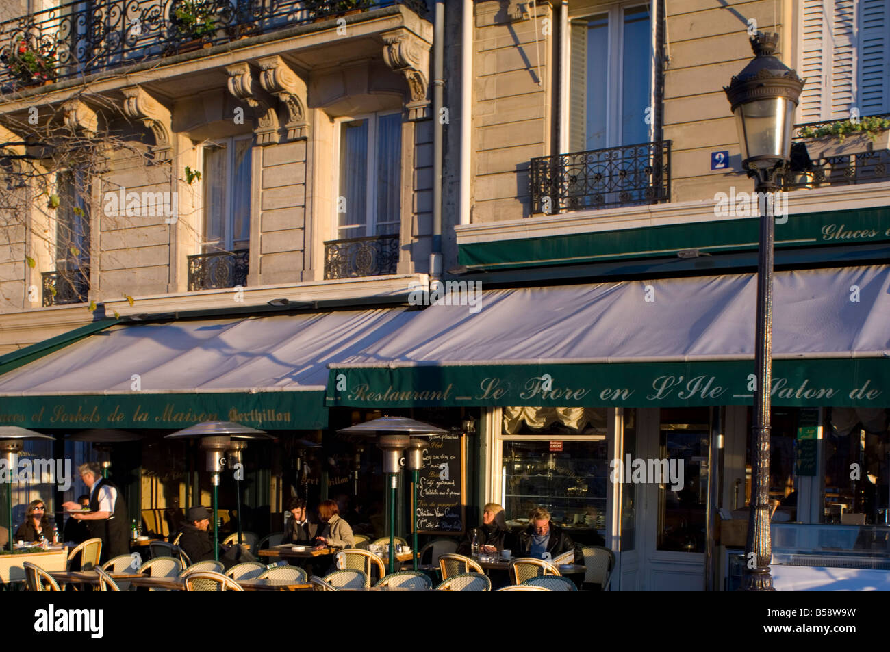Ein Café auf der Ile St. Louis Paris Frankreich Europa Stockfoto