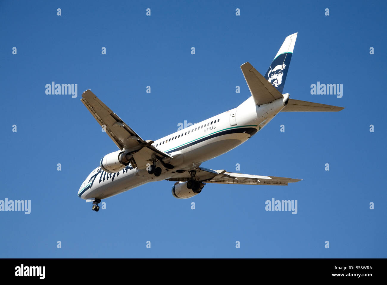 Alaska Airlines Boeing 737-400 Annäherung an San Jose International Airport Stockfoto