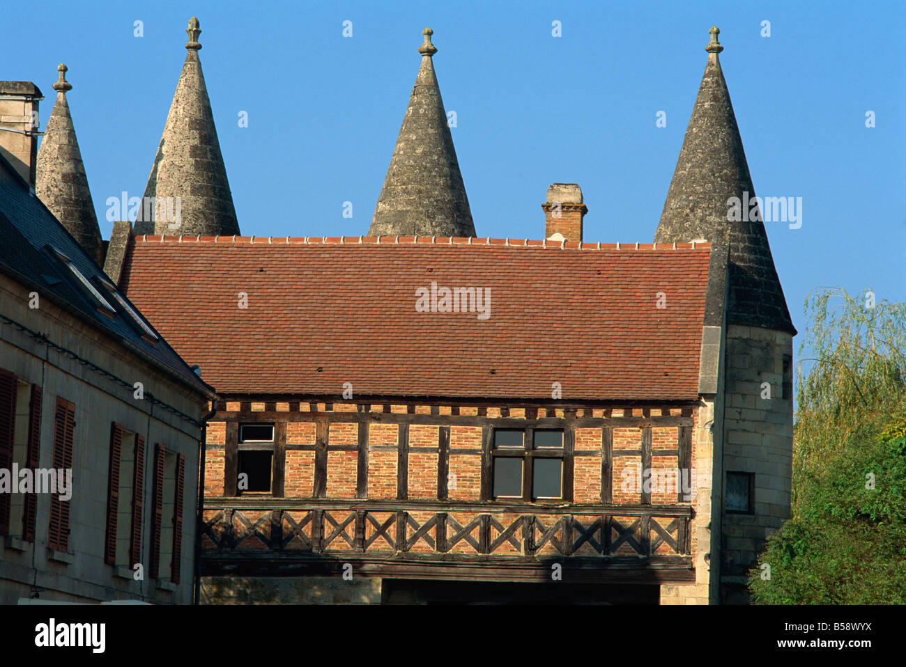 Torhaus, Longpont Dorf, Picardie, Frankreich, Europa Stockfoto